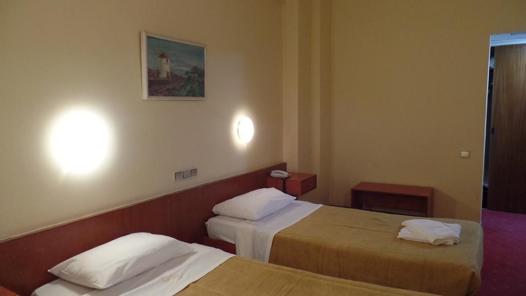 Cavo D' Oro Hotel Piraeus Exterior photo