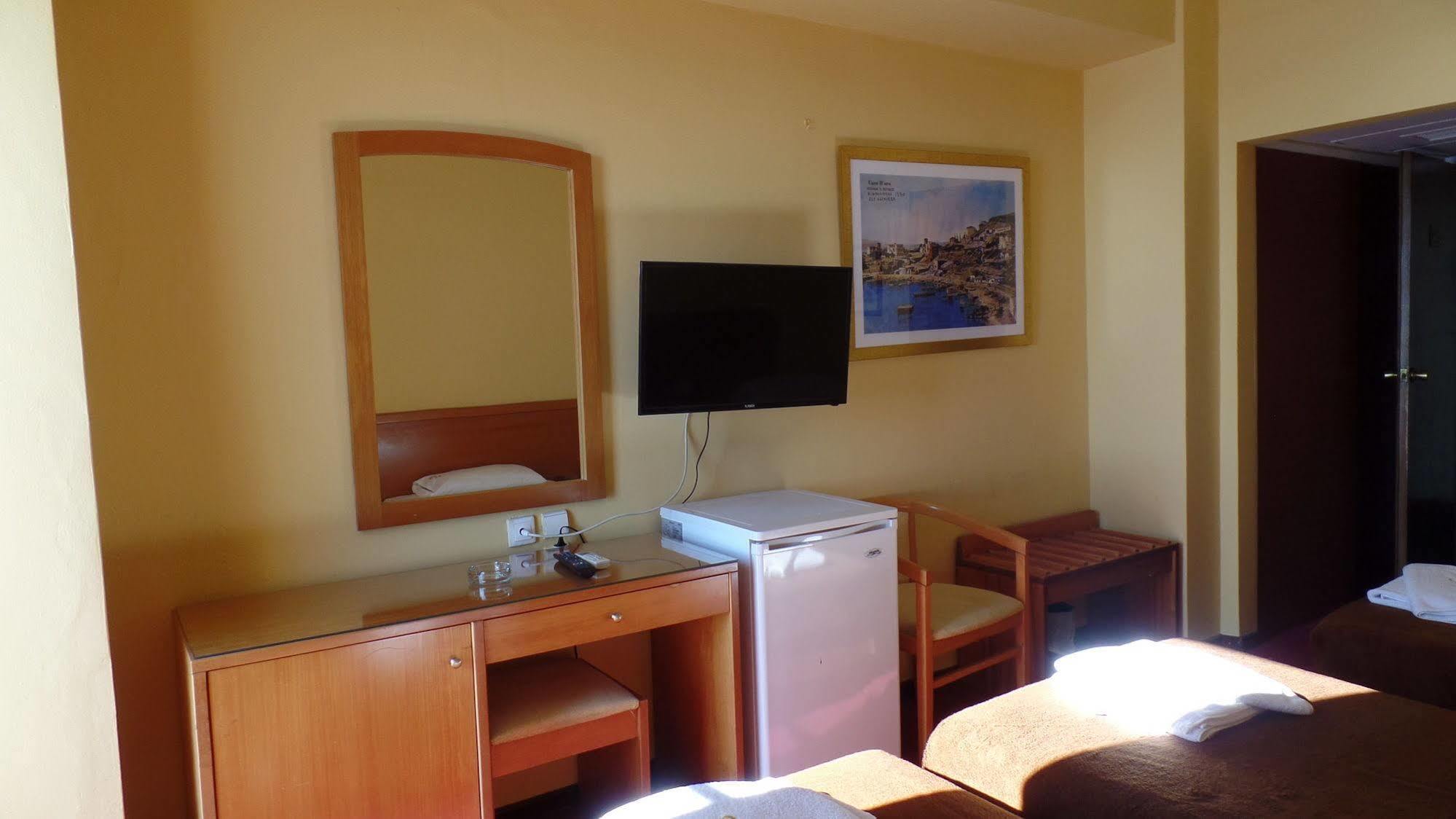 Cavo D' Oro Hotel Piraeus Exterior photo